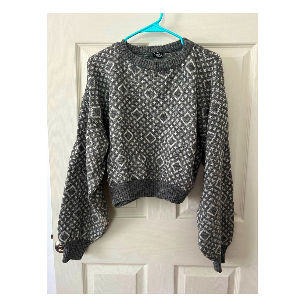 Balloon sleeve sweater in gray
